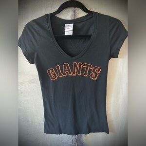 MLB Giants Genuine Merchandise 5th & Ocean Clothing v-neck t-shirt, S